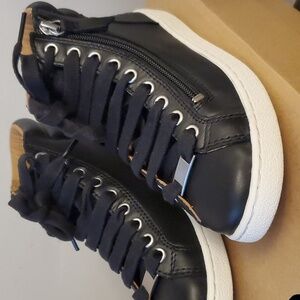 UGG  Girls Sneaker Zipper Size 5